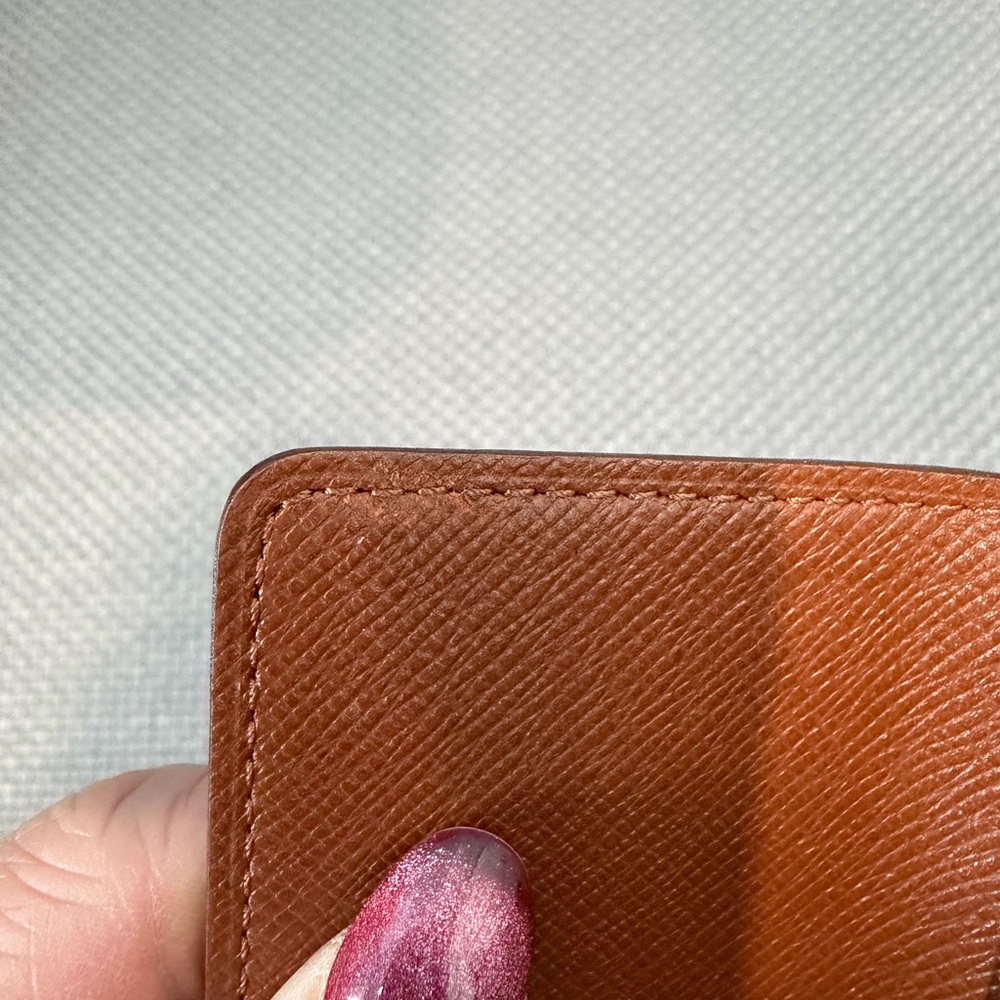 Louis Vuitton 4 Key Ring Holder - Picture 9 of 10